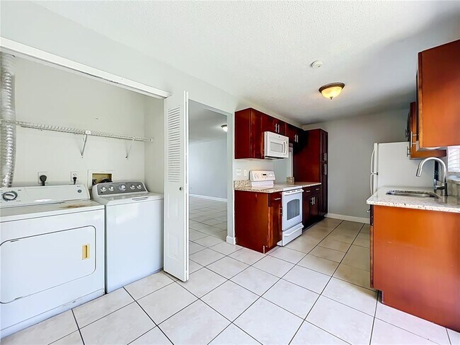 Building Photo - 1604 Little Falls Cir
