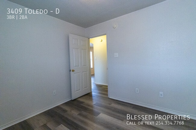 Building Photo - 3409 Toledo-D