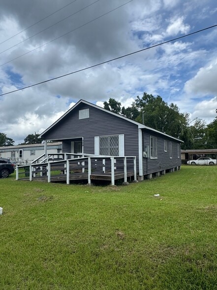 Building Photo - 309 J Johnson