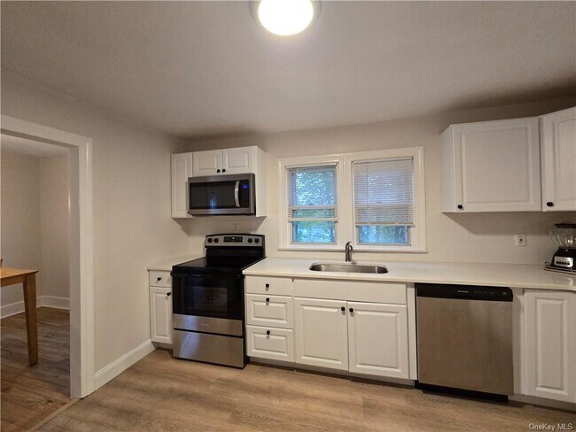 Building Photo - 17 Catskill Ave