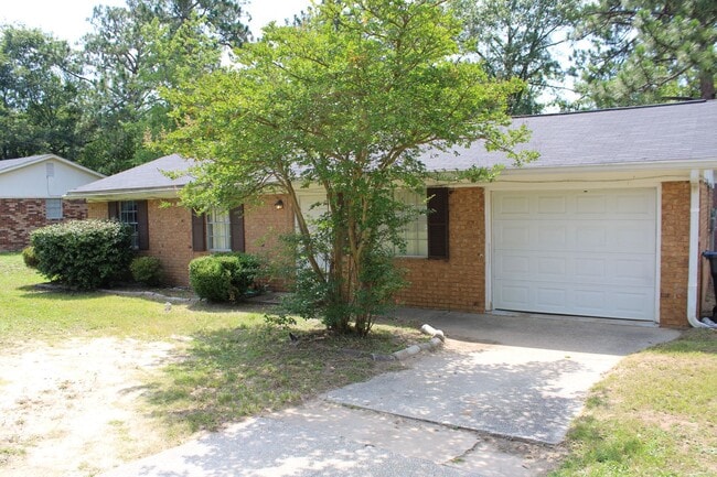 Building Photo - Charming 3 Bedroom, 1.5 Bath Home with Gar...