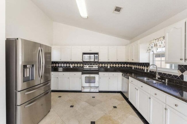 Building Photo - 27 Hidden Harbor Ln