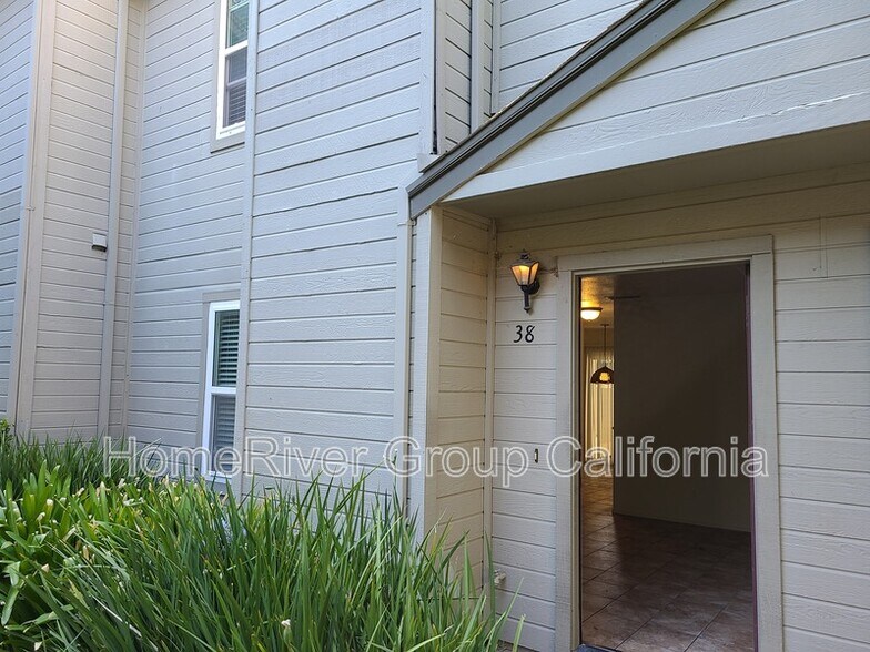 Building Photo - 9127 Newhall Dr