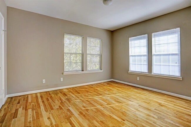Building Photo - 2424 Brun St