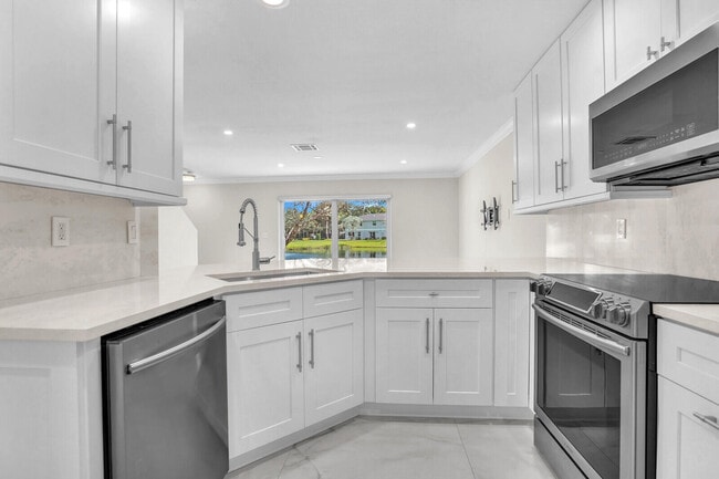 Building Photo - 16207 Sierra Palms Dr