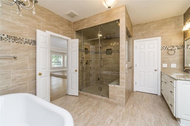 Building Photo - 565 River Chase Point