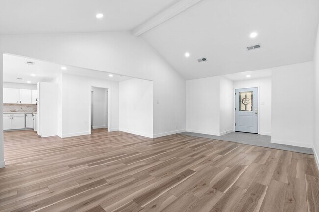 Building Photo - 18049 Martin Dr