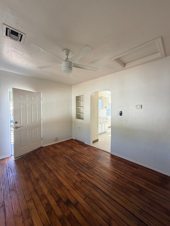 Building Photo - Charming Roosevelt District Cottage