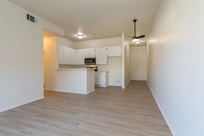 Building Photo - 12946 Valleyheart Dr