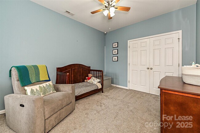 Building Photo - 709 Yvonne Dr SW