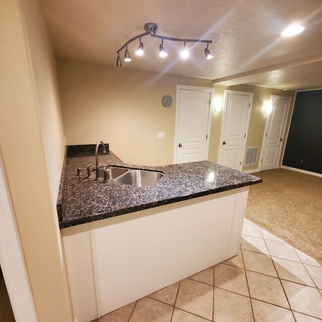 Building Photo - Incredible Lehi Townhouse