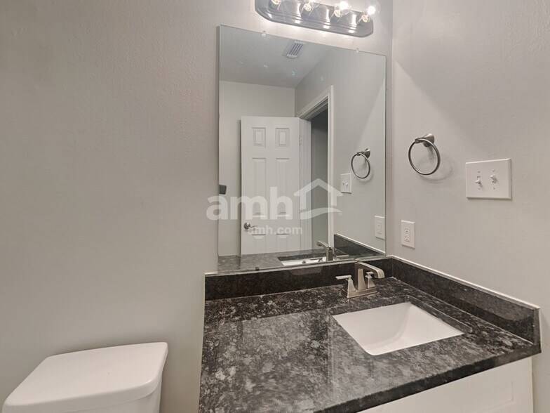 Building Photo - 6714 Hidden Colony Ln