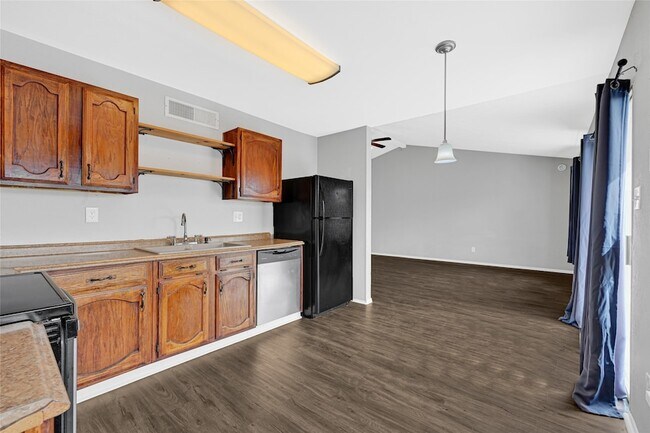 Building Photo - 17303 Nordway Dr