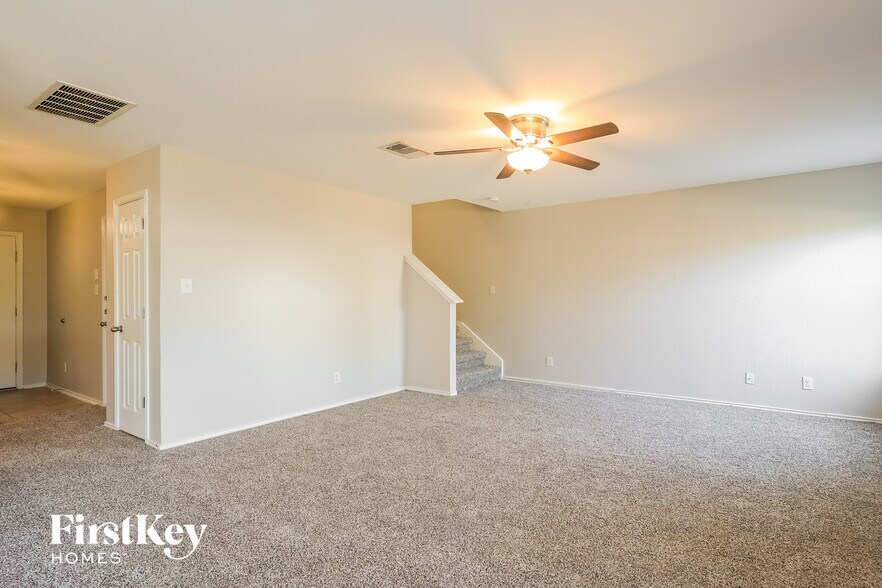 Building Photo - 1811 Buescher Path