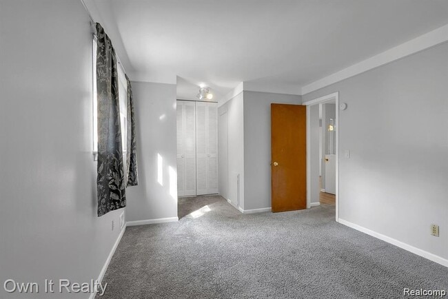 Building Photo - 20195 River Oaks Dr