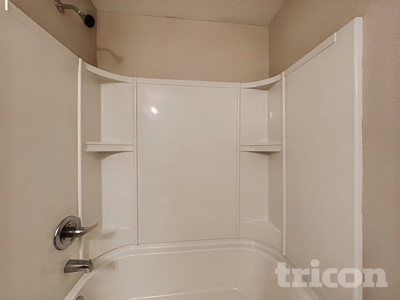 Building Photo - 1354 Sarahs Landing Dr