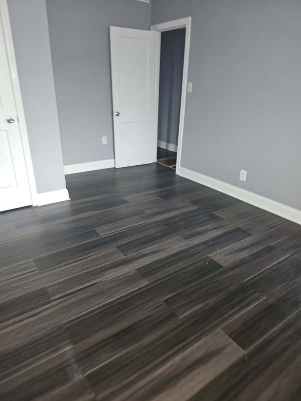 Building Photo - 1300 N Kenwood Ave