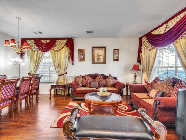 Building Photo - 5514 Gatesprings Ln