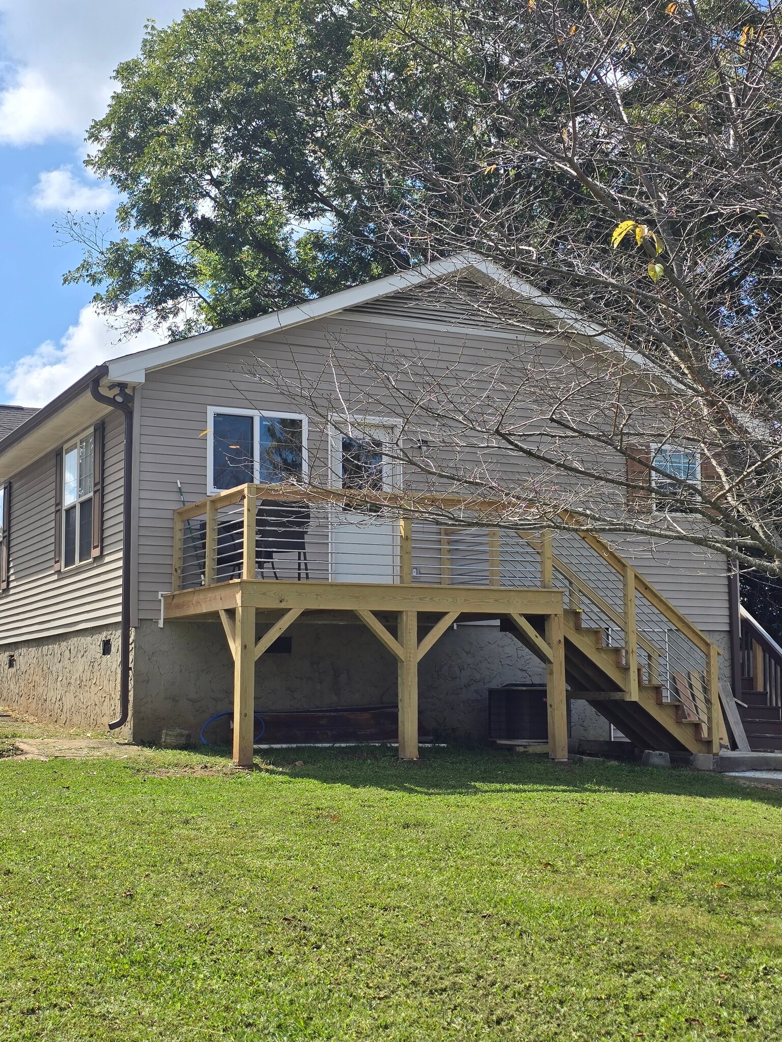large green space - 11 Ora St
