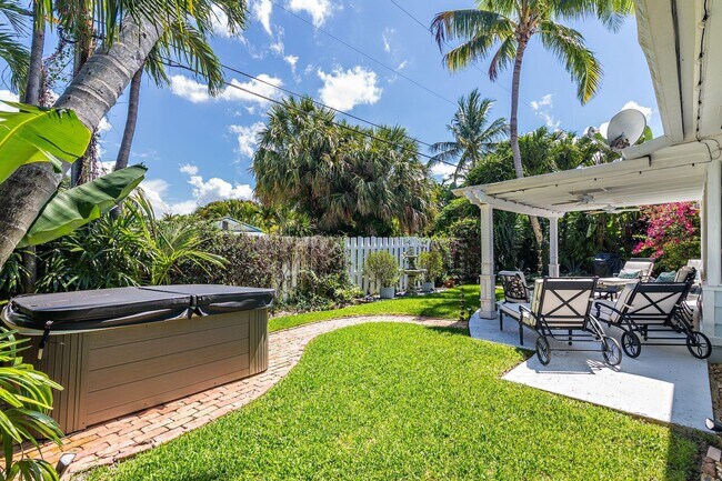 Building Photo - 210 Monceaux Rd