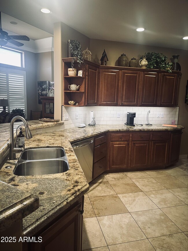 Building Photo - 6540 E Redmont Dr