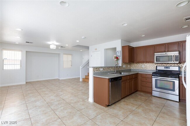 Building Photo - 7859 Windhamridge Dr