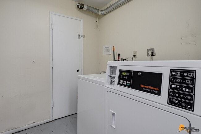 Building Photo - 435 E 10th Ave