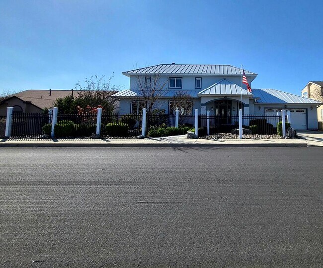 Primary Photo - 2014 Vista Ridge Dr