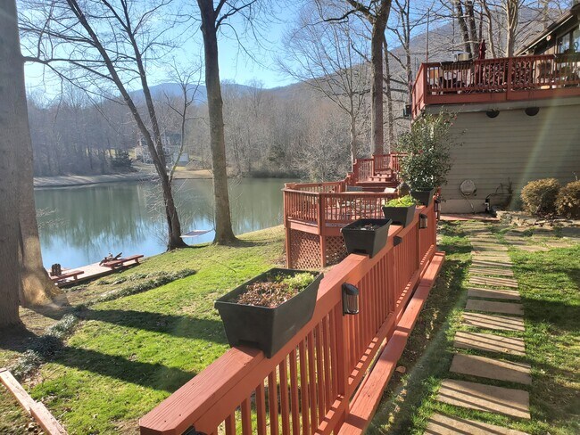 Building Photo - 270 Sawmill Creek Dr