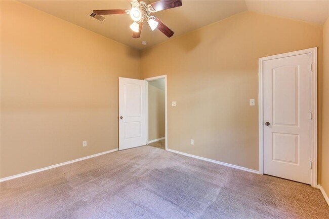 Building Photo - 5615 Stoneridge Ct
