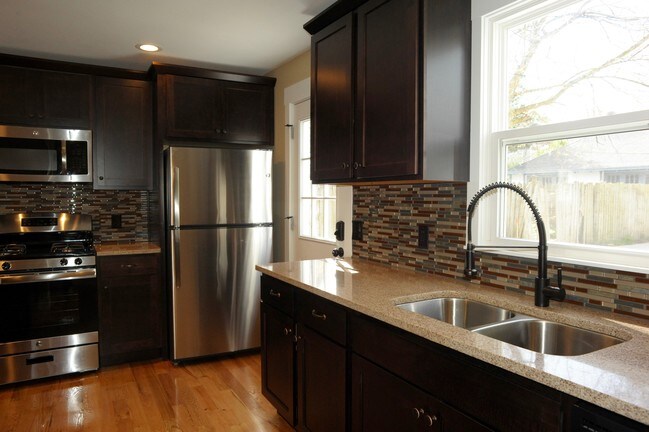 Building Photo - 1424 Sigsbee St SE