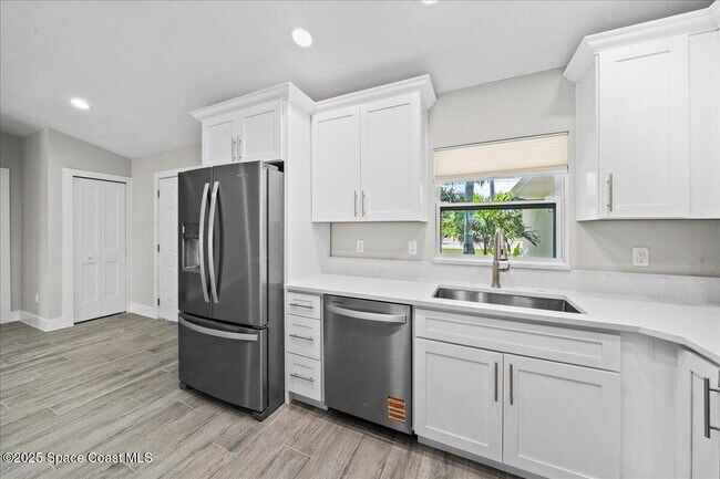 Building Photo - 2060 Newfound Harbor Dr