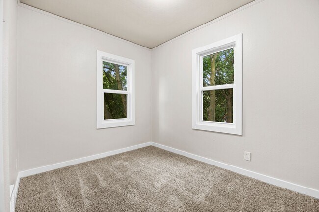 Building Photo - 2 Bedroom for Rent in Des Moines