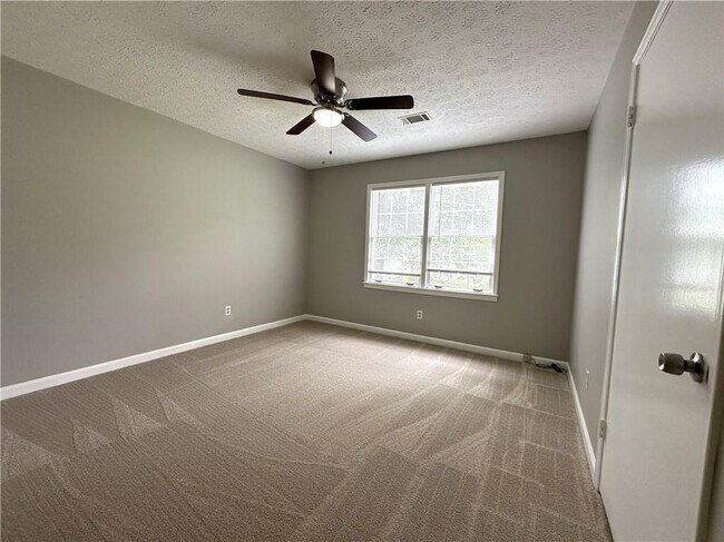 Building Photo - 3559 Ulster Ln NE