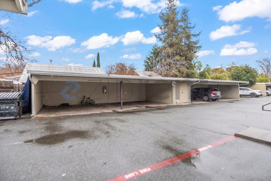 Building Photo - 1391 Vía Dondera