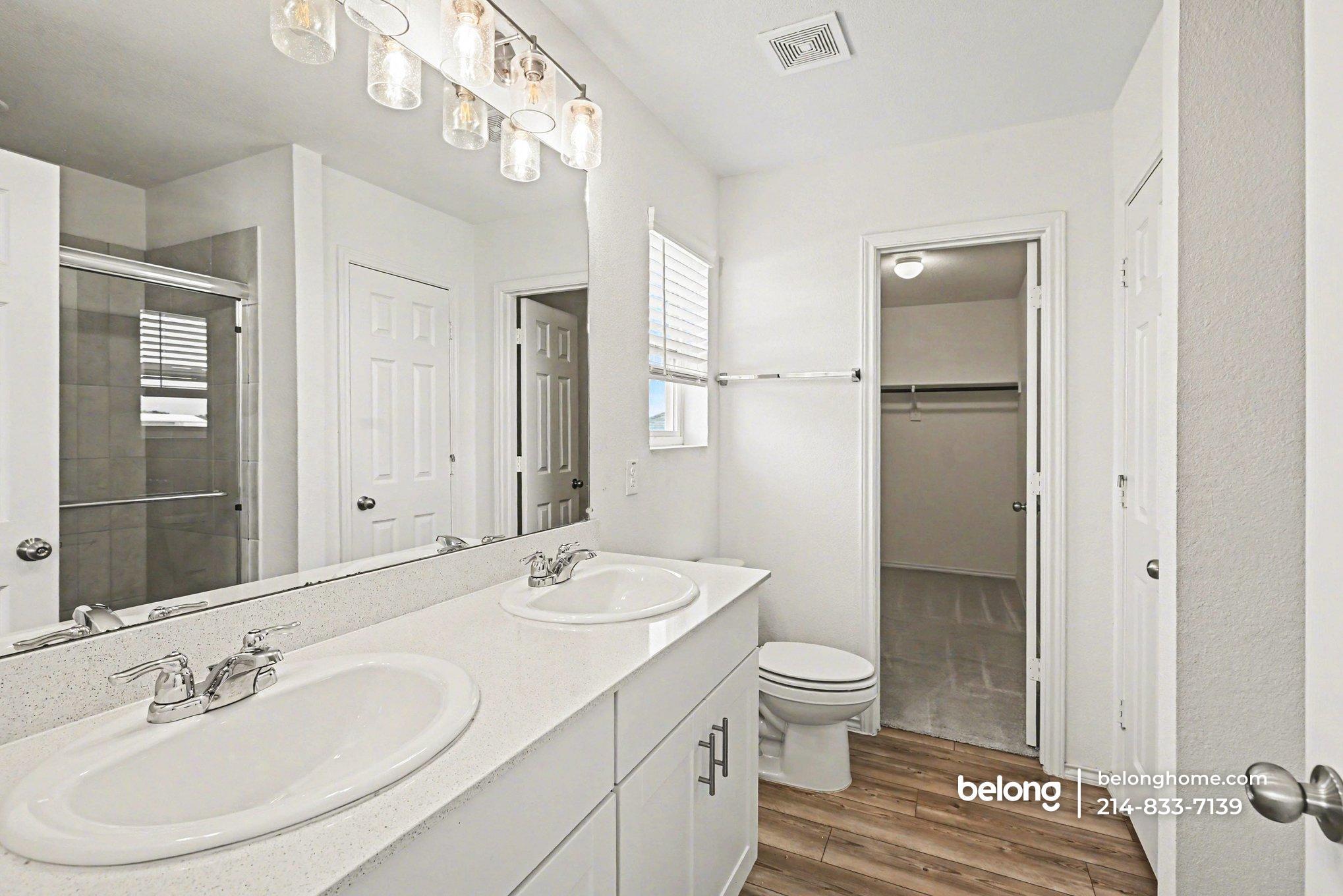 Building Photo - 1020 Valerian Dr