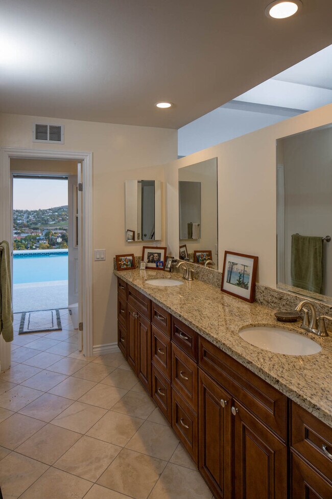 Building Photo - Rare newer one level view single family home