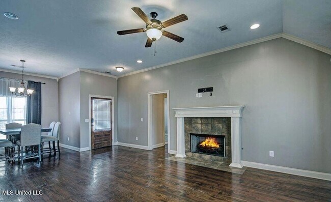 Building Photo - 121 Millhouse Drive