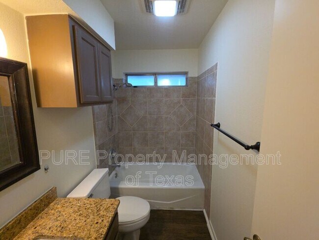 Building Photo - 304 McClendon Dr