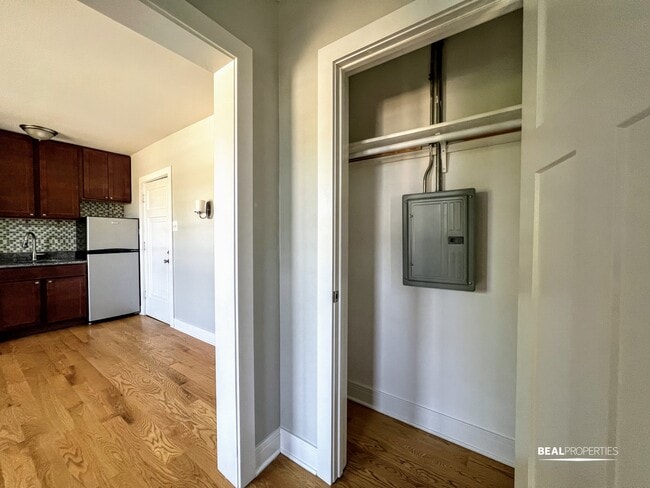 Building Photo - 4546 N Damen Ave