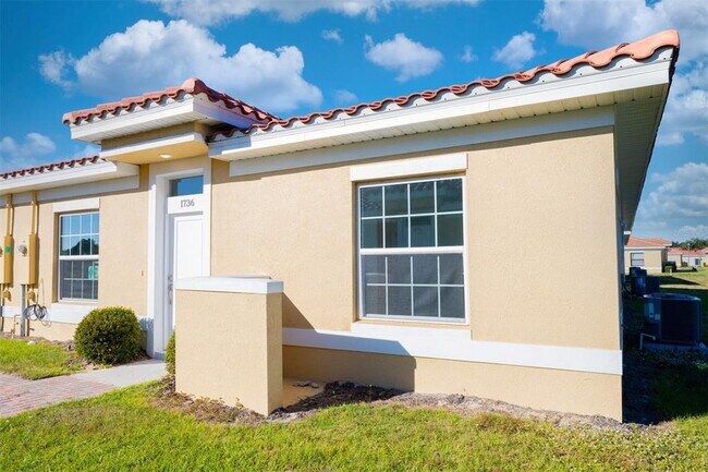 Building Photo - 1736 Pacific Rd