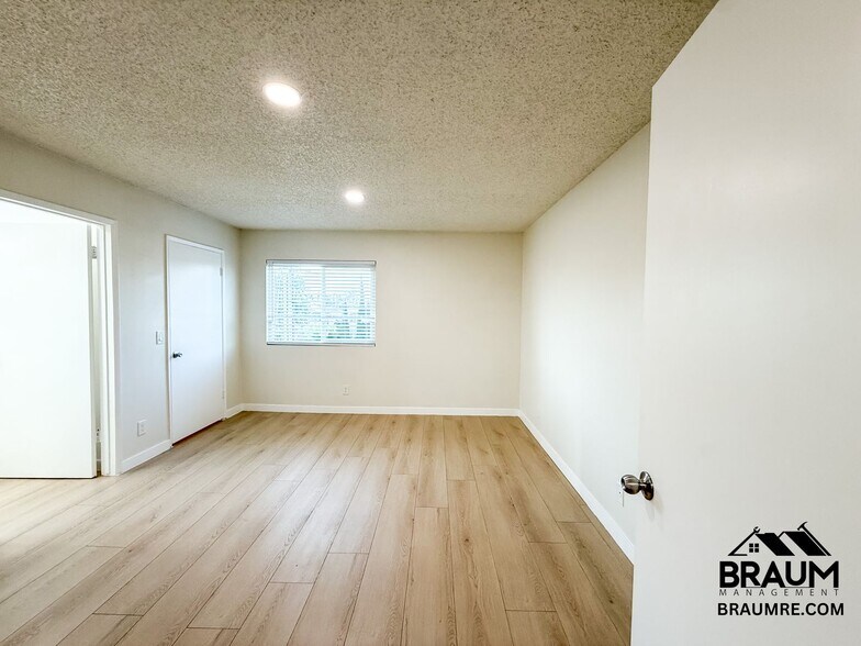Building Photo - 13347 Victory Blvd