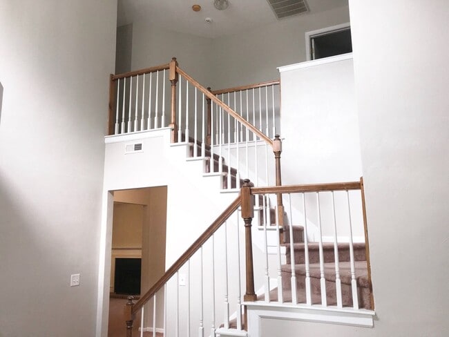 Building Photo - Oakbrooke Meadows