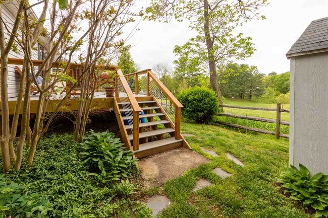 Building Photo - 115 Chisholm Pl