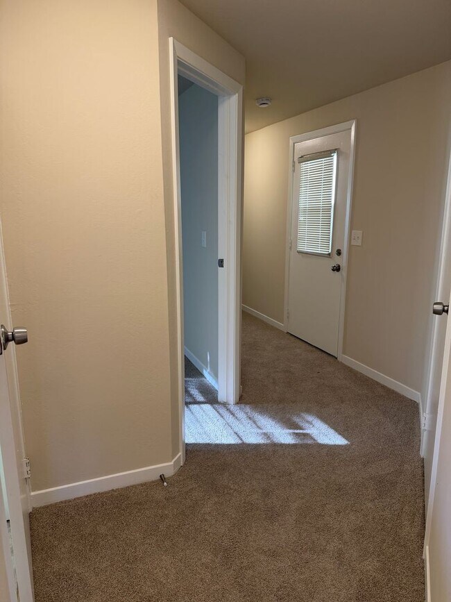 Building Photo - VAL1172