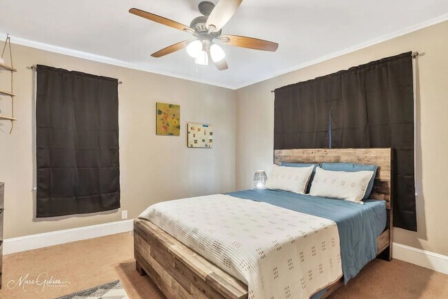 Building Photo - Fully Furnished All Bills Included - 2 bed...