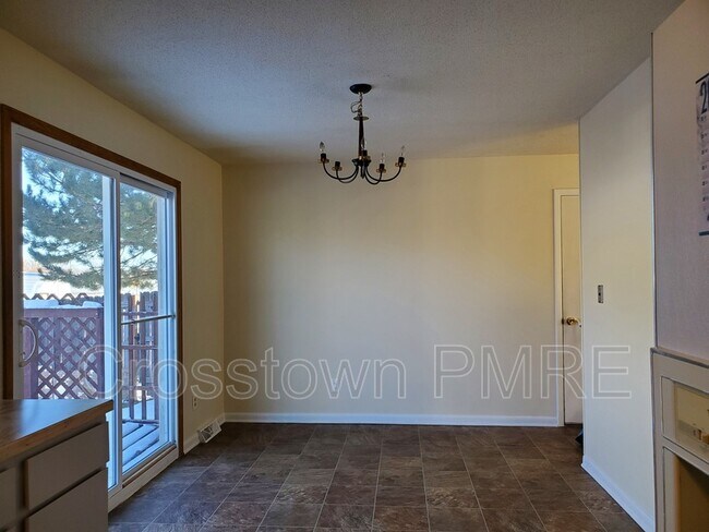 Building Photo - 1105 1st St