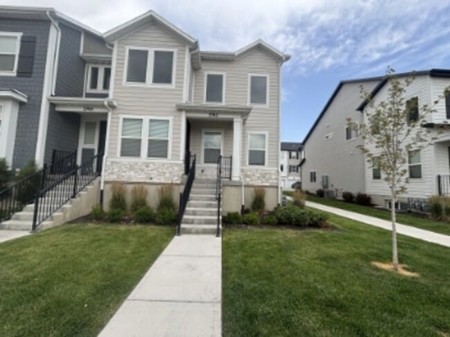 Building Photo - 3742 W Canyon Falls Dr