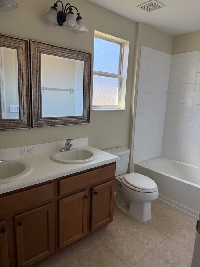 Building Photo - 17423 New Cross Cir