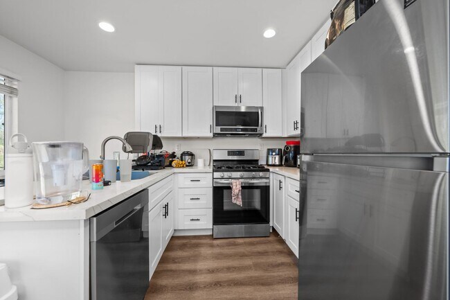 Building Photo - 5377 E Falls View Dr